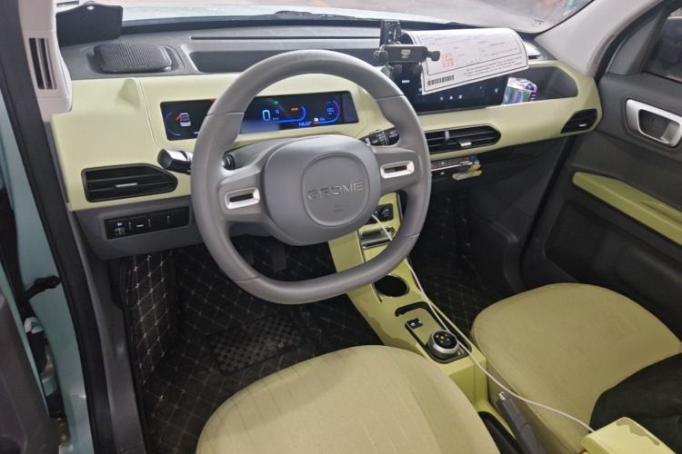 Used Geely Galaxy Panda 2024 Panda Mini 200km Endurance Bear Center Console