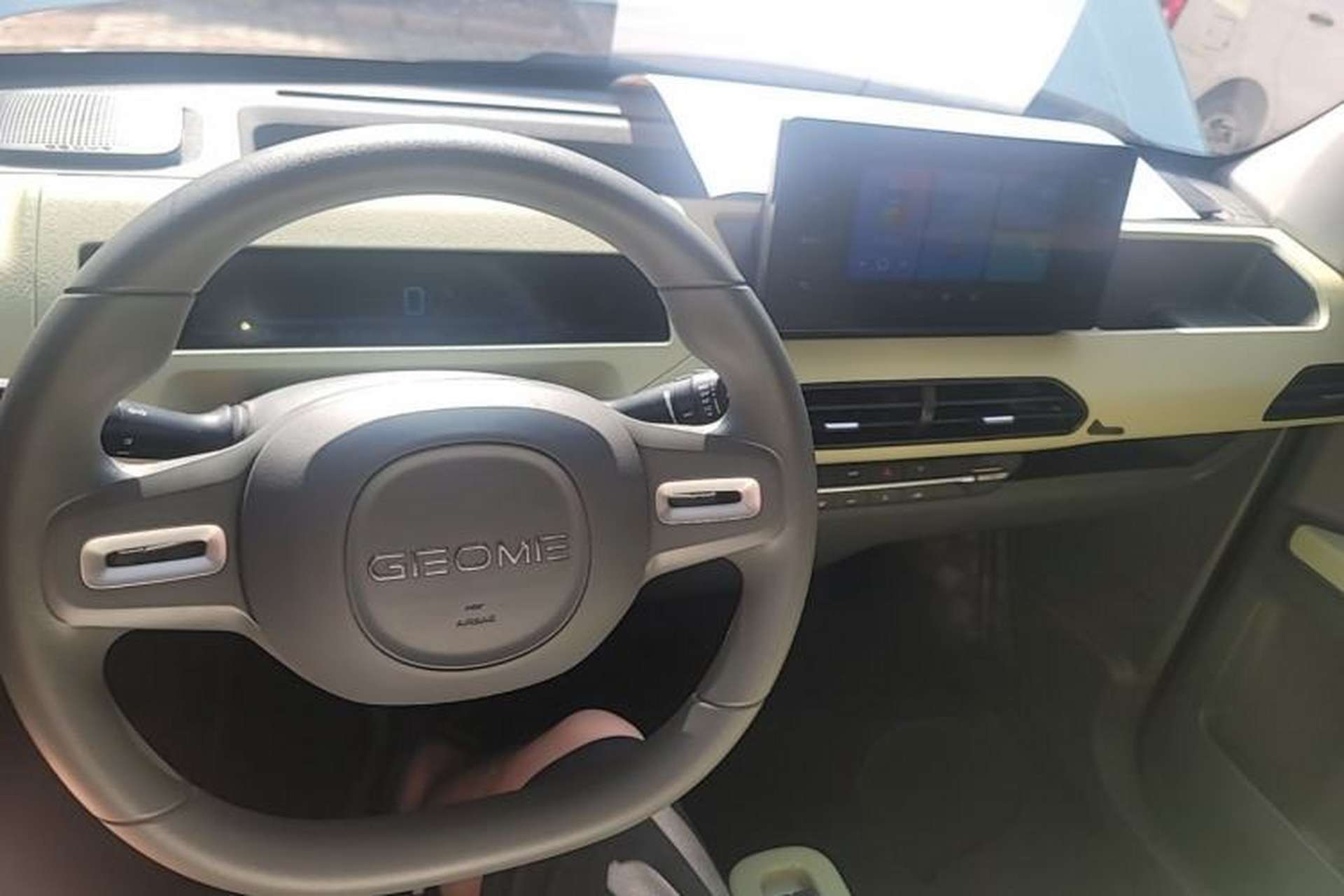 Used Geely Galaxy Panda 2024 Panda Mini 200km Endurance Bear Center Console
