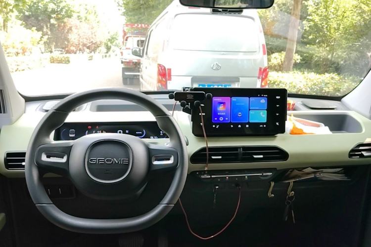 Used Geely Galaxy Panda 2024 Panda Mini 200km Endurance Bear Center Console