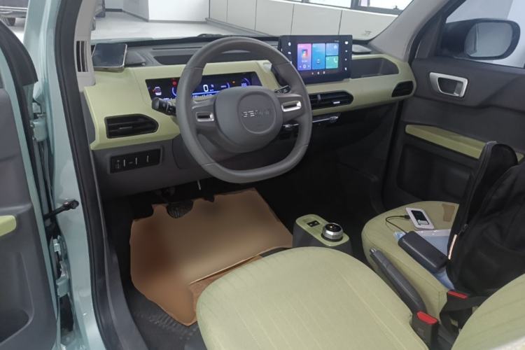 Used Geely Galaxy Panda 2024 Panda Mini 200km Endurance Bear Center Console
