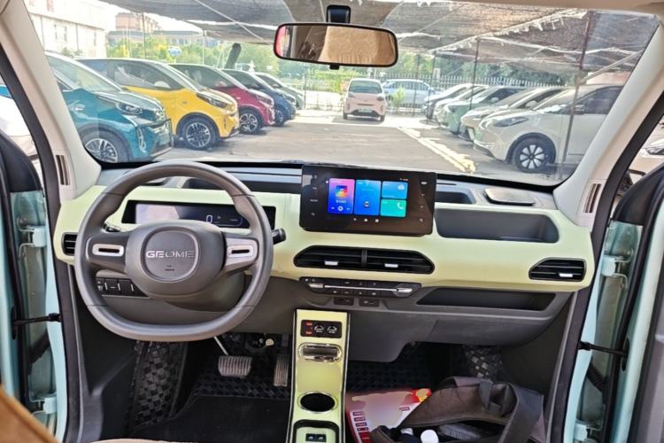 Used Geely Galaxy Panda 2024 Panda Mini 200km Endurance Bear Center Console