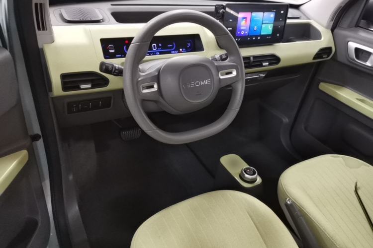 Used Geely Galaxy Panda 2024 Panda Mini 200km Endurance Bear Center Console
