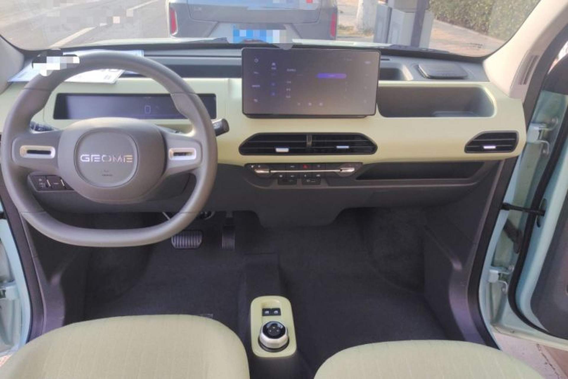 Used Geely Galaxy Panda 2024 Panda Mini 200km Endurance Bear Center Console