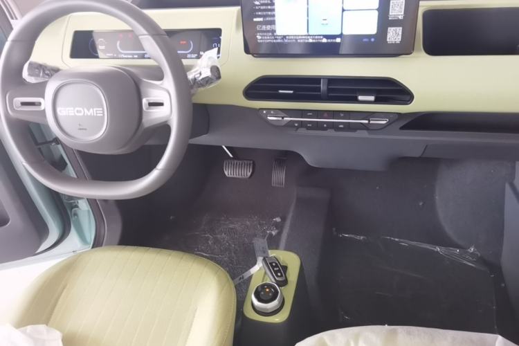 Used Geely Galaxy Panda 2024 Panda Mini 200km Endurance Bear Center Console