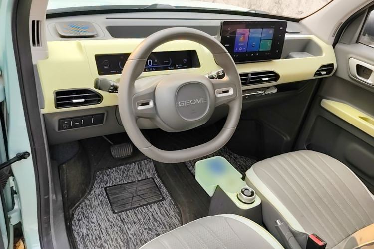 Used Geely Galaxy Panda 2024 Panda Mini 200km Endurance Bear Center Console