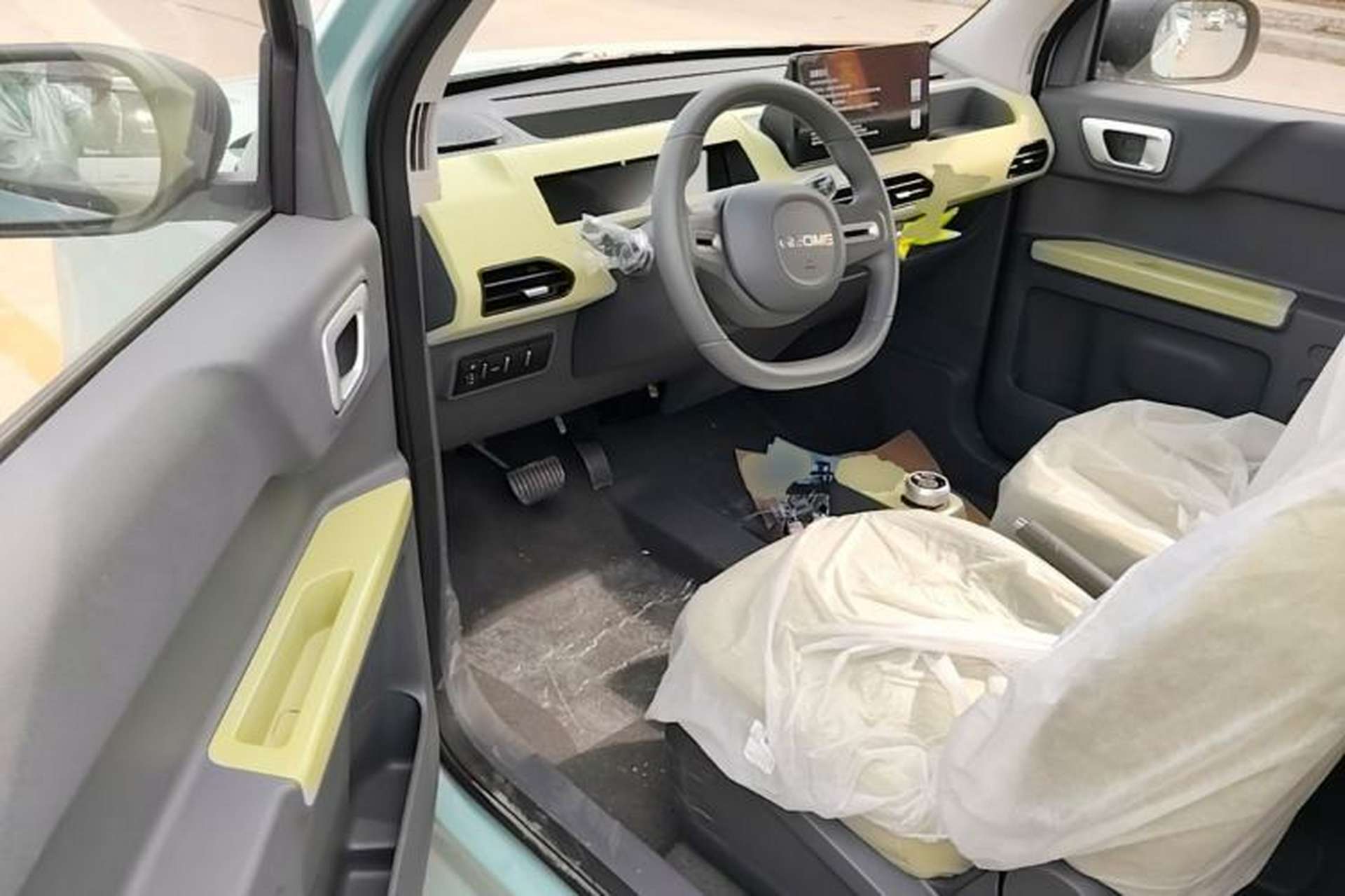 Used Geely Galaxy Panda 2024 Panda Mini 200km Endurance Bear Driver Seat