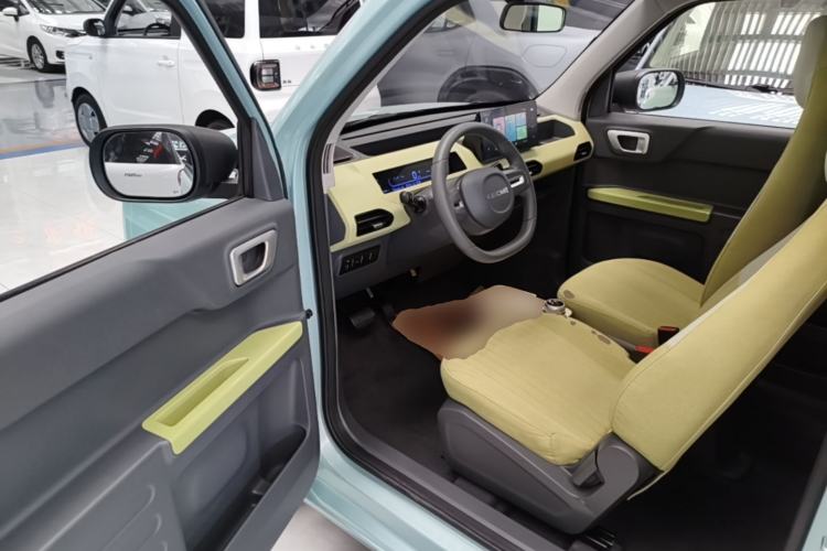 Used Geely Galaxy Panda 2024 Panda Mini 200km Endurance Bear Driver Seat
