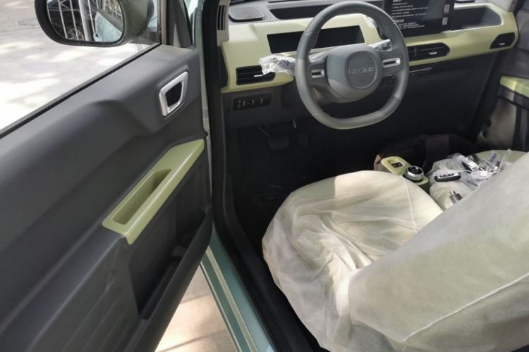Used Geely Galaxy Panda 2024 Panda Mini 200km Endurance Bear Driver Seat