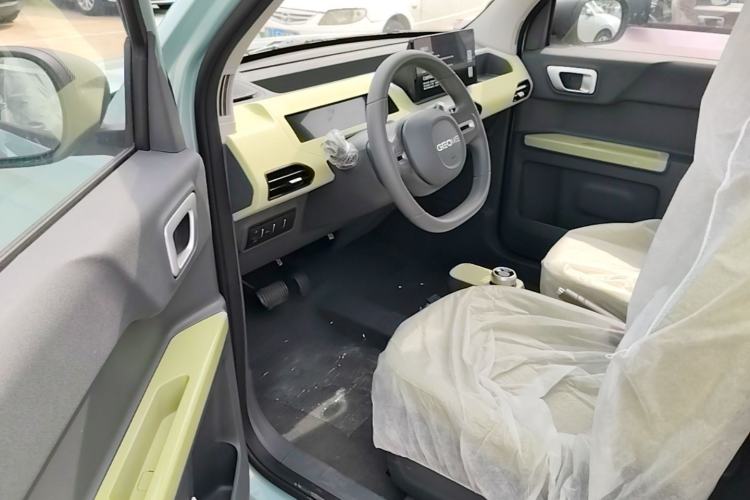 Used Geely Galaxy Panda 2024 Panda Mini 200km Endurance Bear Driver Seat