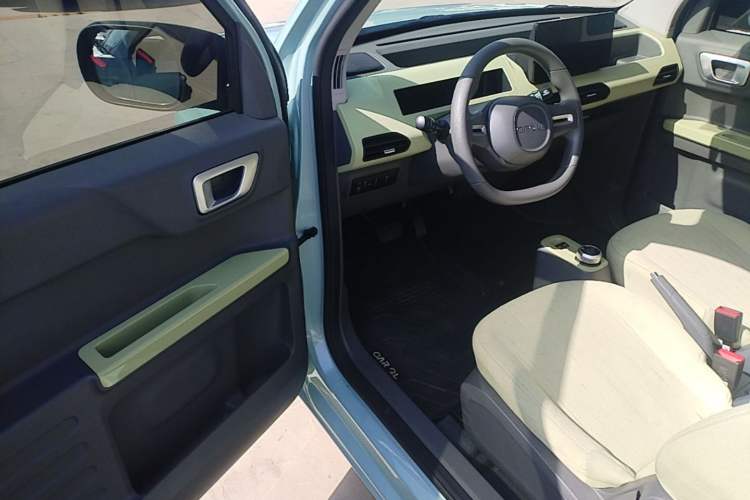 Used Geely Galaxy Panda 2024 Panda Mini 200km Endurance Bear Driver Seat