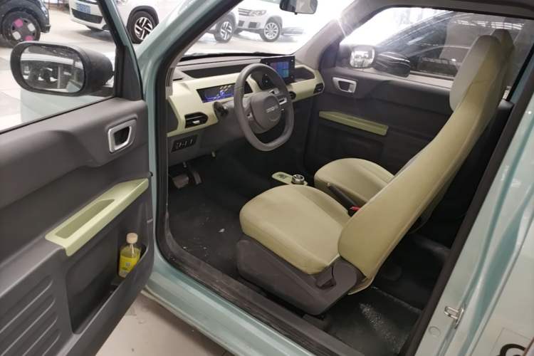 Used Geely Galaxy Panda 2024 Panda Mini 200km Endurance Bear Driver Seat