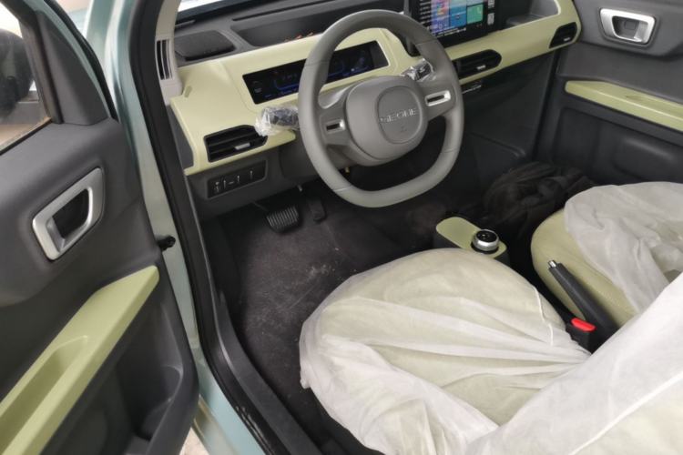 Used Geely Galaxy Panda 2024 Panda Mini 200km Endurance Bear Driver Seat