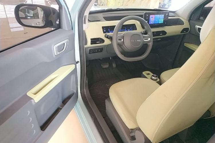 Used Geely Galaxy Panda 2024 Panda Mini 200km Endurance Bear Driver Seat