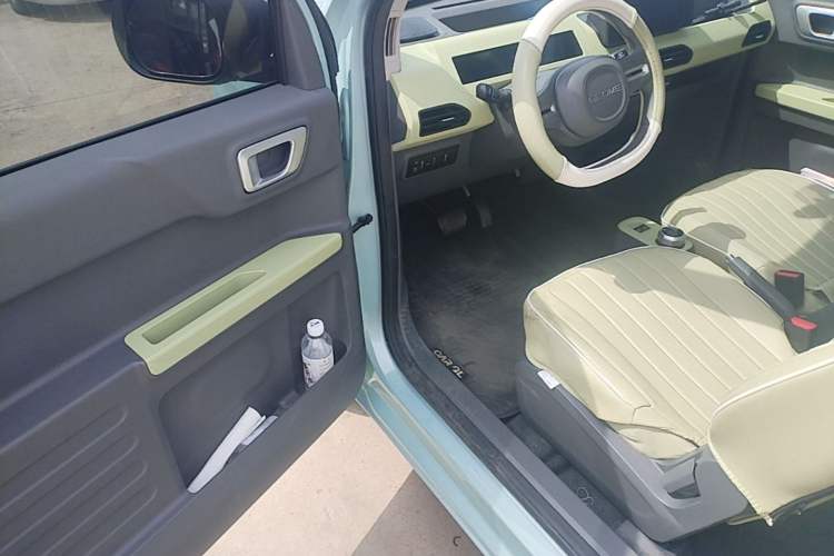 Used Geely Galaxy Panda 2024 Panda Mini 200km Endurance Bear Driver Seat