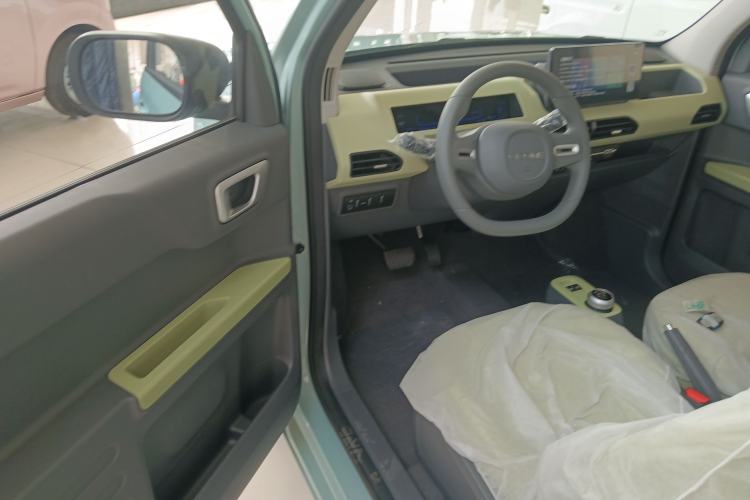 Used Geely Galaxy Panda 2024 Panda Mini 200km Endurance Bear Driver Seat