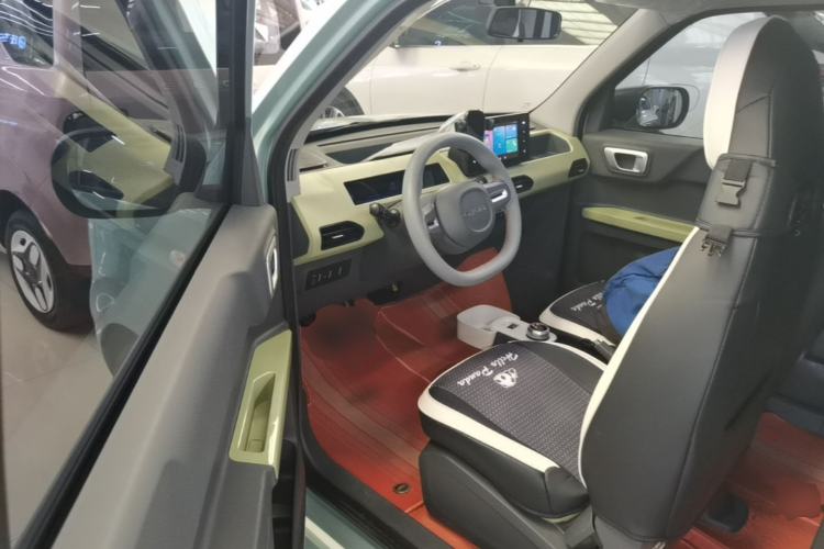 Used Geely Galaxy Panda 2024 Panda Mini 200km Endurance Bear Driver Seat