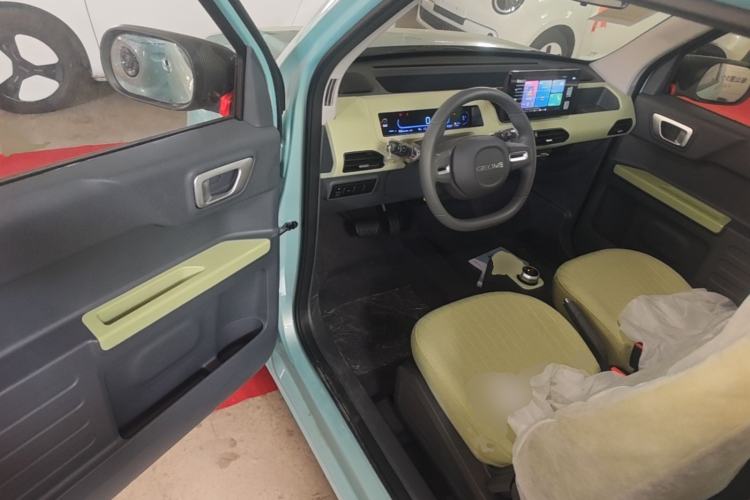 Used Geely Galaxy Panda 2024 Panda Mini 200km Endurance Bear Driver Seat