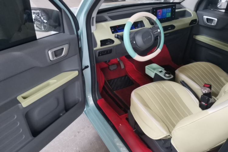 Used Geely Galaxy Panda 2024 Panda Mini 200km Endurance Bear Driver Seat