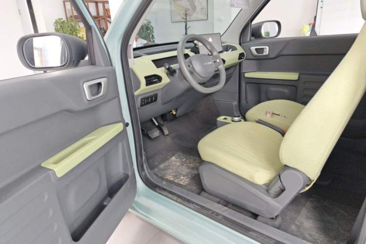 Used Geely Galaxy Panda 2024 Panda Mini 200km Endurance Bear Driver Seat