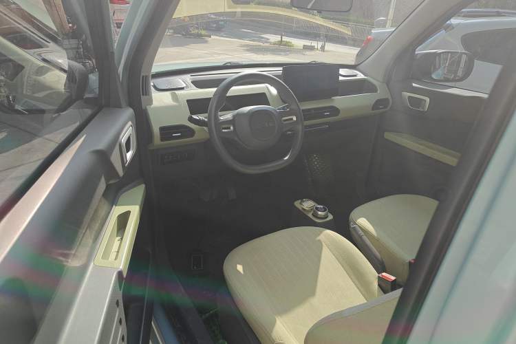 Used Geely Galaxy Panda 2024 Panda Mini 200km Endurance Bear Driver Seat