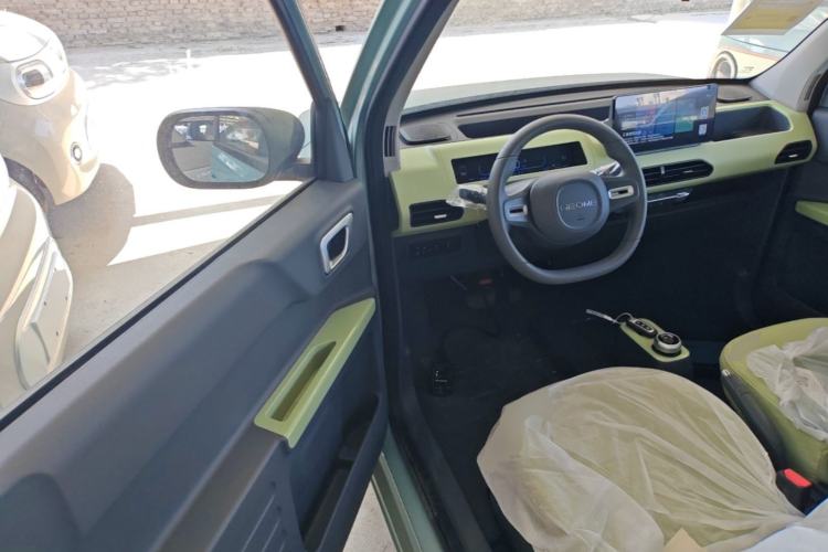 Used Geely Galaxy Panda 2024 Panda Mini 200km Endurance Bear Driver Seat