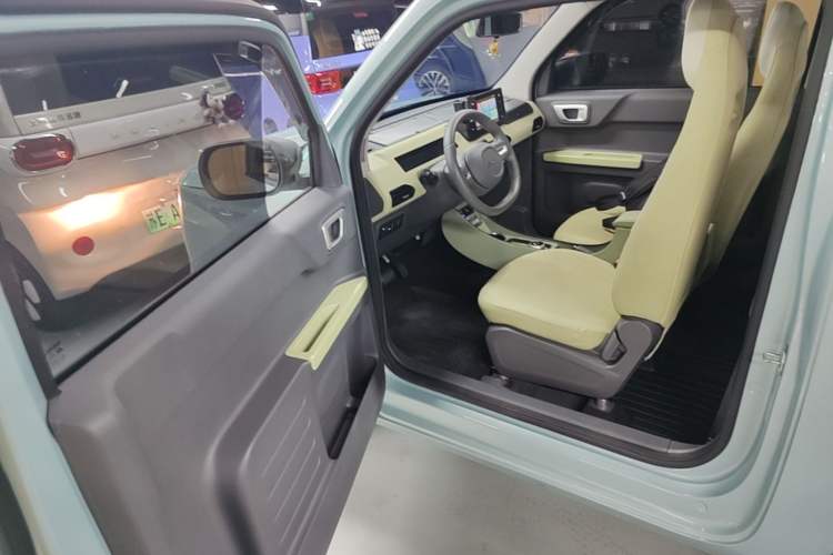 Used Geely Galaxy Panda 2024 Panda Mini 200km Endurance Bear Driver Seat