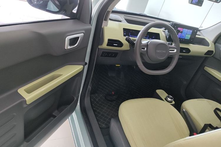 Used Geely Galaxy Panda 2024 Panda Mini 200km Endurance Bear Driver Seat
