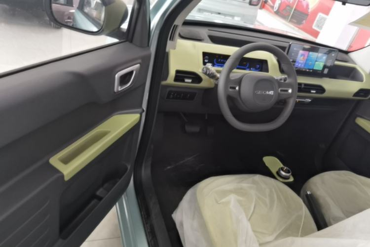 Used Geely Galaxy Panda 2024 Panda Mini 200km Endurance Bear Driver Seat