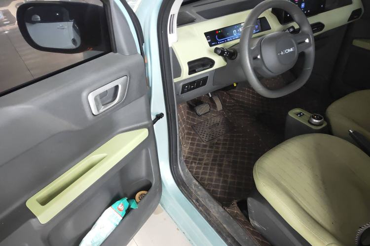 Used Geely Galaxy Panda 2024 Panda Mini 200km Endurance Bear Driver Seat