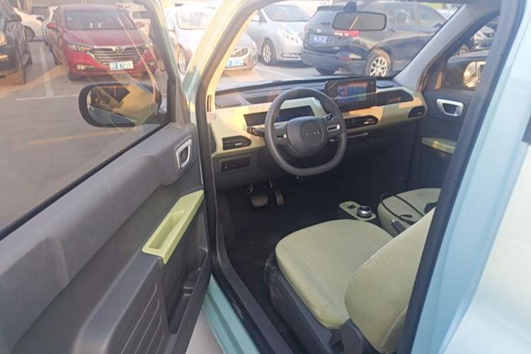 Used Geely Galaxy Panda 2024 Panda Mini 200km Endurance Bear Driver Seat