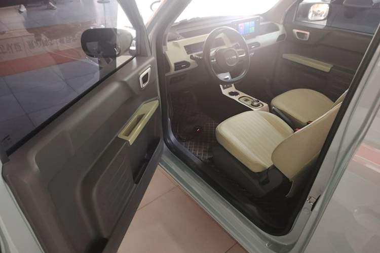 Used Geely Galaxy Panda 2024 Panda Mini 200km Endurance Bear Driver Seat