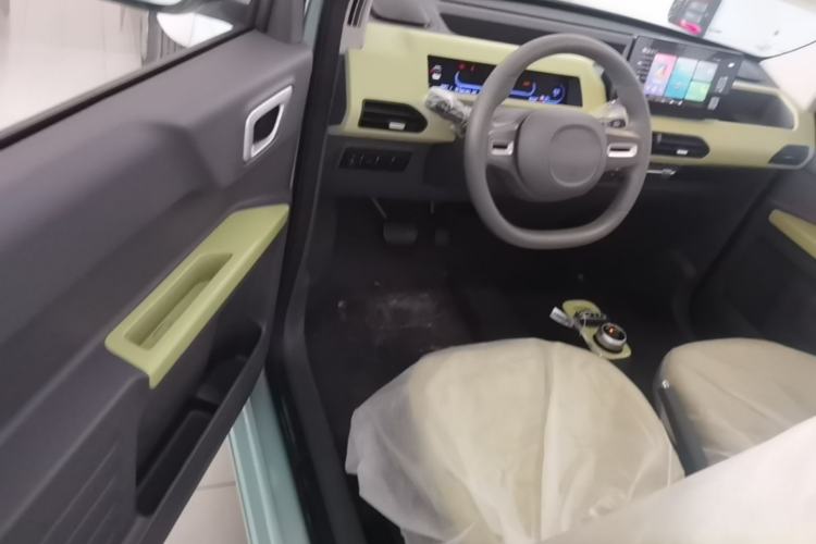 Used Geely Galaxy Panda 2024 Panda Mini 200km Endurance Bear Driver Seat