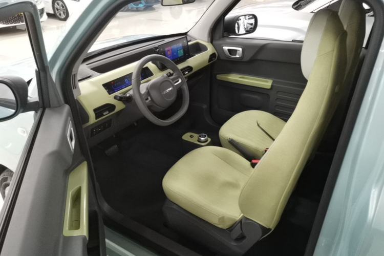 Used Geely Galaxy Panda 2024 Panda Mini 200km Endurance Bear Driver Seat