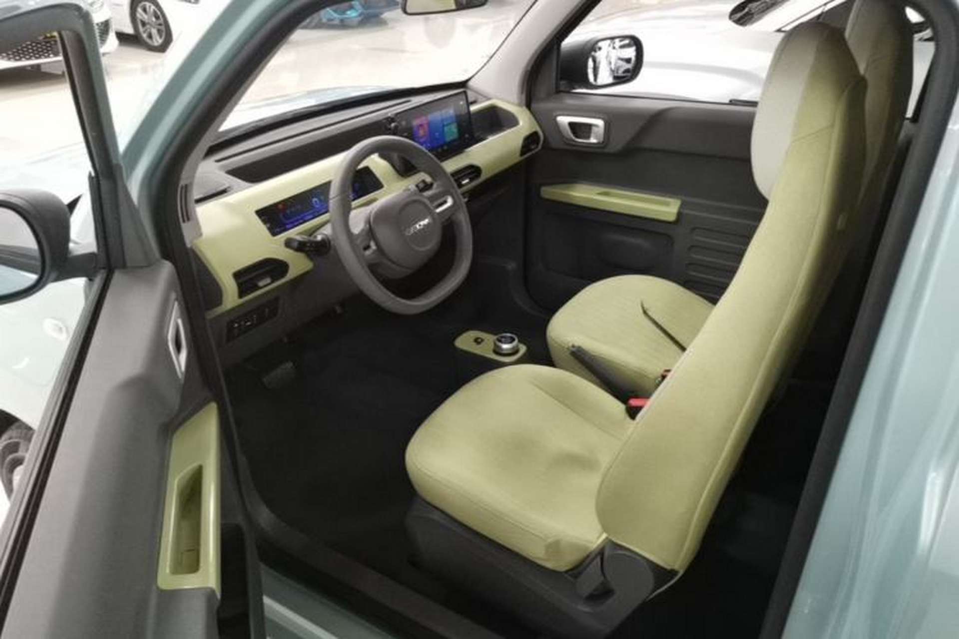 Used Geely Galaxy Panda 2024 Panda Mini 200km Endurance Bear Driver Seat