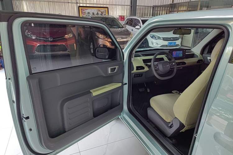 Used Geely Galaxy Panda 2024 Panda Mini 200km Endurance Bear Driver Seat
