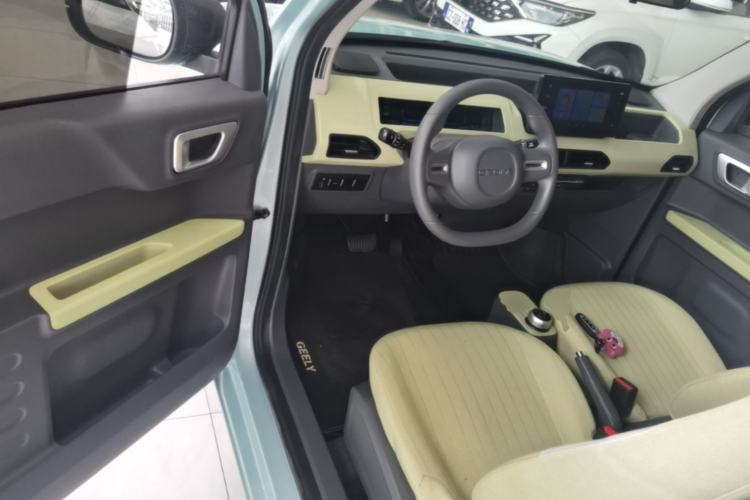 Used Geely Galaxy Panda 2024 Panda Mini 200km Endurance Bear Driver Seat