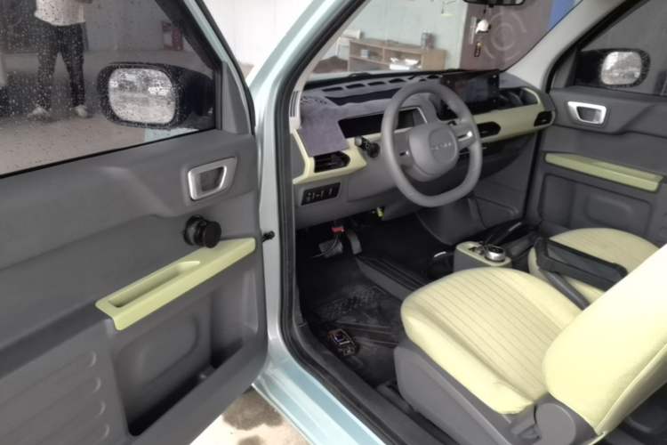 Used Geely Galaxy Panda 2024 Panda Mini 200km Endurance Bear Driver Seat