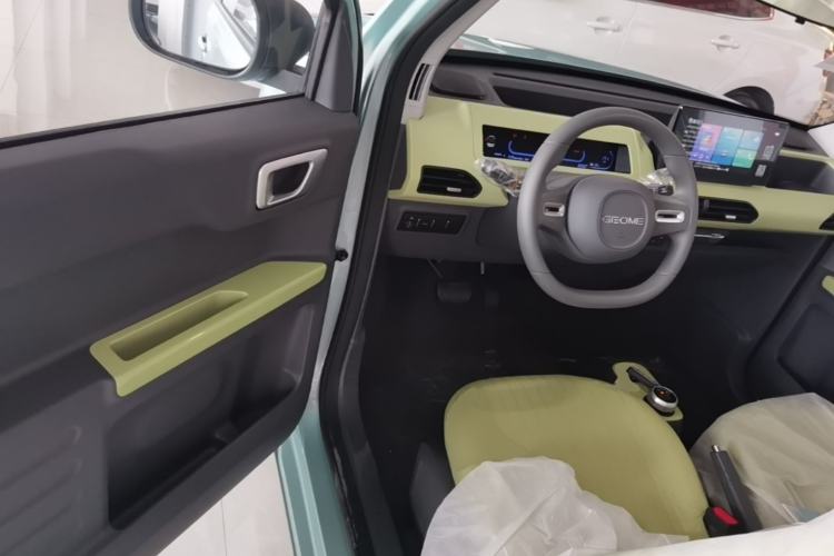 Used Geely Galaxy Panda 2024 Panda Mini 200km Endurance Bear Driver Seat