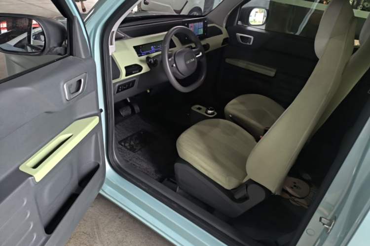Used Geely Galaxy Panda 2024 Panda Mini 200km Endurance Bear Driver Seat