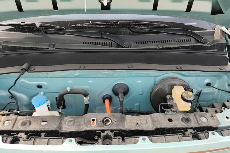 Used Geely Galaxy Panda 2024 Panda Mini 200km Endurance Bear Engine Bay