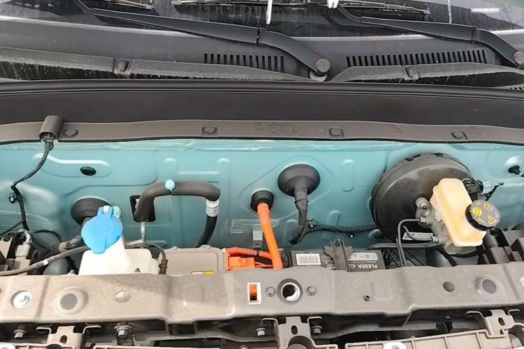 Used Geely Galaxy Panda 2024 Panda Mini 200km Endurance Bear Engine Bay