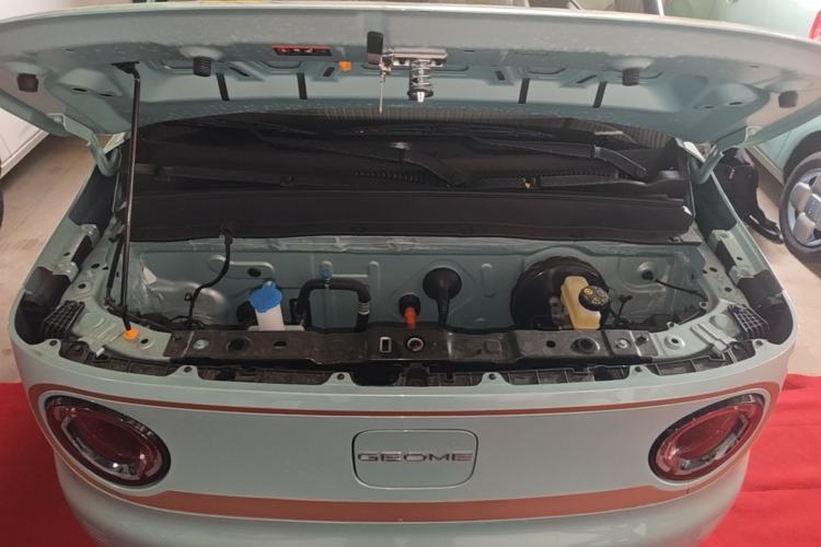 Used Geely Galaxy Panda 2024 Panda Mini 200km Endurance Bear Engine Bay