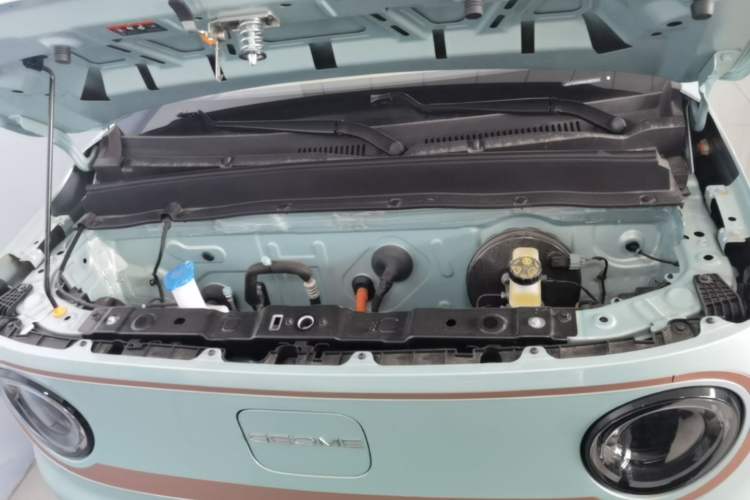 Used Geely Galaxy Panda 2024 Panda Mini 200km Endurance Bear Engine Bay