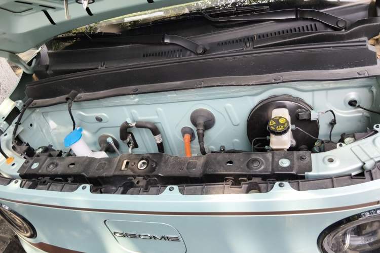 Used Geely Galaxy Panda 2024 Panda Mini 200km Endurance Bear Engine Bay