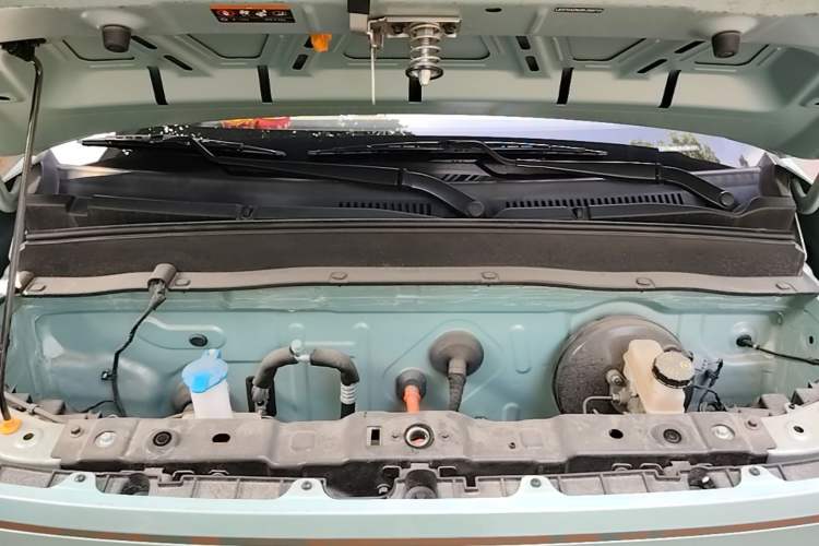 Used Geely Galaxy Panda 2024 Panda Mini 200km Endurance Bear Engine Bay