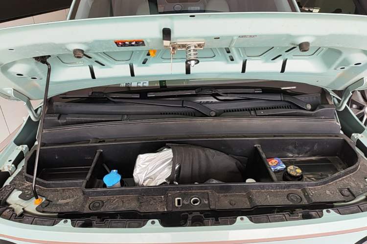 Used Geely Galaxy Panda 2024 Panda Mini 200km Endurance Bear Engine Bay