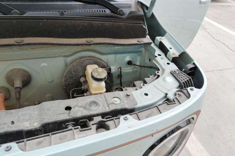 Used Geely Galaxy Panda 2024 Panda Mini 200km Endurance Bear Engine Bay Left