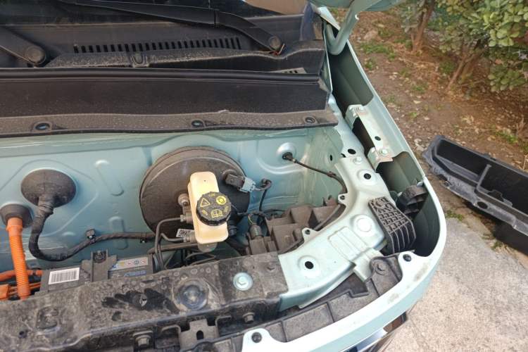 Used Geely Galaxy Panda 2024 Panda Mini 200km Endurance Bear Engine Bay Left