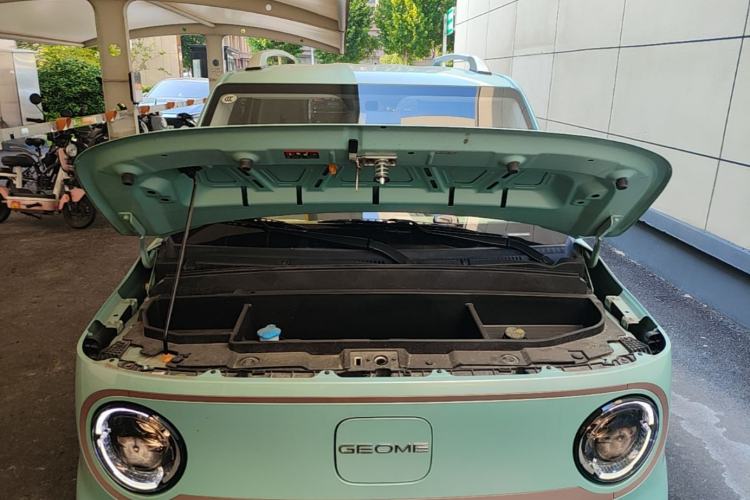 Used Geely Galaxy Panda 2024 Panda Mini 200km Endurance Bear Engine Bay