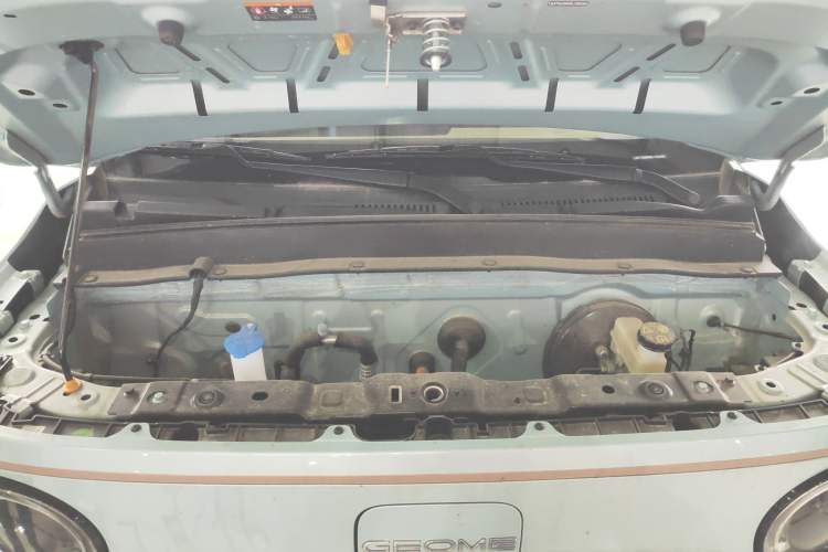 Used Geely Galaxy Panda 2024 Panda Mini 200km Endurance Bear Engine Bay